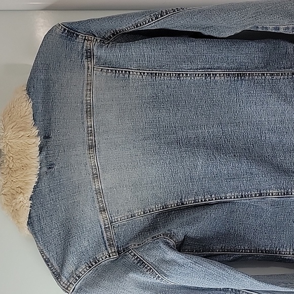 Forever relaxed fit and a cozy sherpa collar. Womens Jens Jacket. Size Small. - Picture 7 of 7